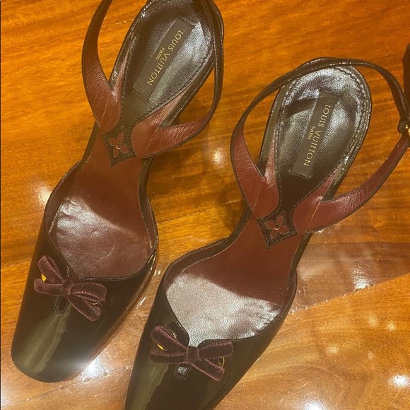 Louis Vuitton - Picture 1 of 3